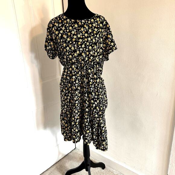 Passport Dresses & Skirts - Sunflower Print Dress Women's Size XL